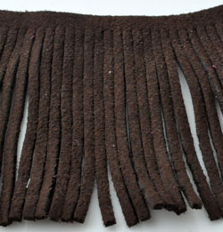 Code: D12675    --- 50 cm. Daim Artificiel avec franges 5,5cm Marron---
